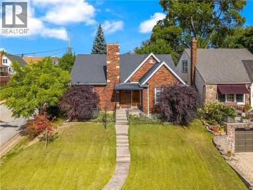 5201 VALLEY Way  Niagara Falls, ON L2E 1X3