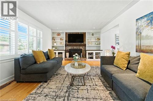 2224 Ghent Avenue, Burlington, ON - Indoor Photo Showing Living Room