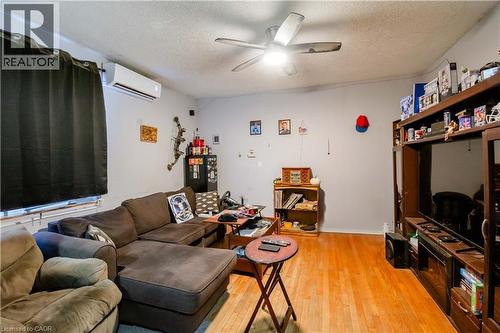 610 Elm Street, Port Colborne, ON - Indoor Photo Showing Living Room