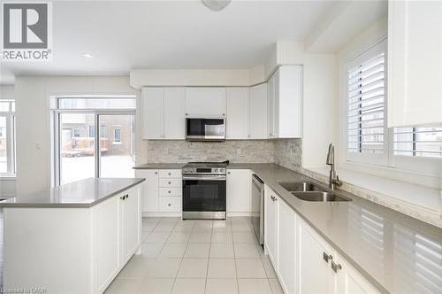 3923 Koenig Road, Burlington, ON - Indoor Photo Showing Kitchen With Double Sink With Upgraded Kitchen