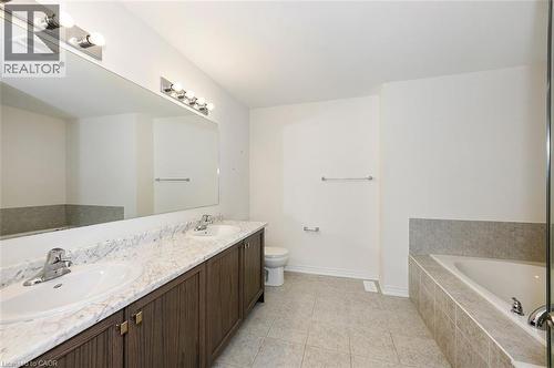 3923 Koenig Road, Burlington, ON - Indoor Photo Showing Bathroom