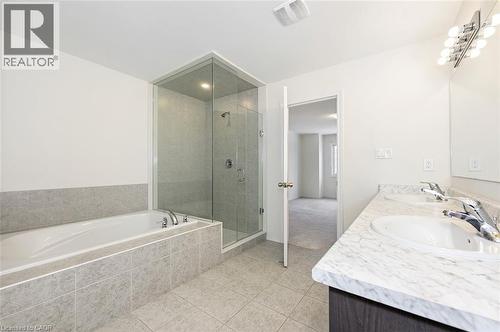 3923 Koenig Road, Burlington, ON - Indoor Photo Showing Bathroom