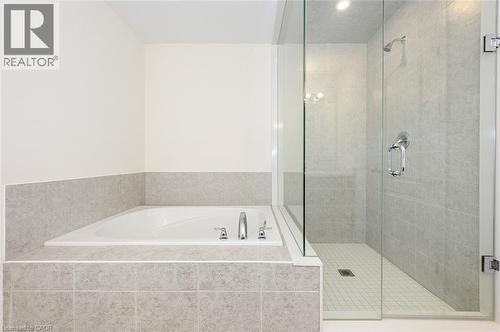 3923 Koenig Road, Burlington, ON - Indoor Photo Showing Bathroom