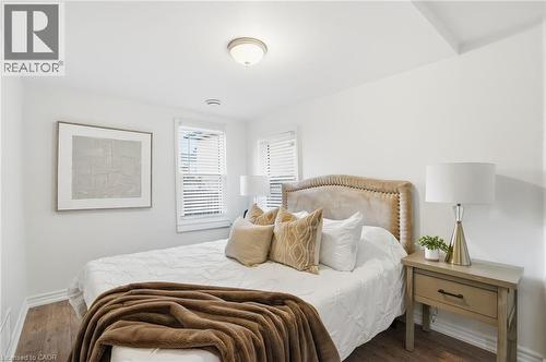 190 Mead Avenue, Hamilton, ON - Indoor Photo Showing Bedroom