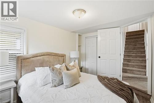 190 Mead Avenue, Hamilton, ON - Indoor Photo Showing Bedroom