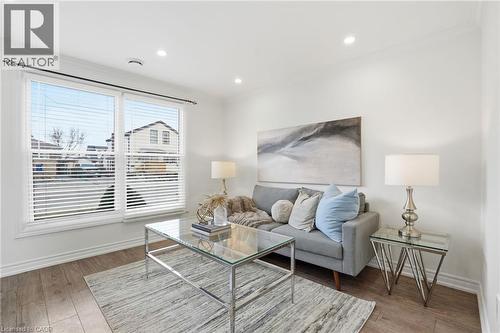 190 Mead Avenue, Hamilton, ON - Indoor Photo Showing Living Room