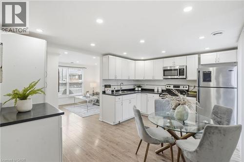 190 Mead Avenue, Hamilton, ON - Indoor Photo Showing Kitchen With Stainless Steel Kitchen With Upgraded Kitchen