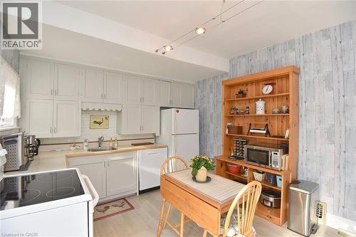 5 Chatham Street, Hamilton, ON - Indoor Photo Showing Kitchen
