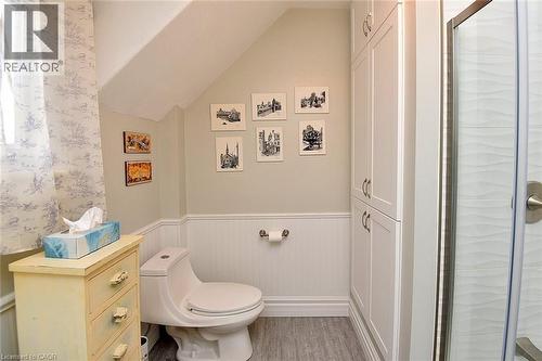 5 Chatham Street, Hamilton, ON - Indoor Photo Showing Bathroom