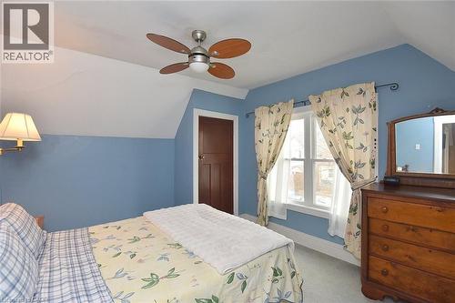 5 Chatham Street, Hamilton, ON - Indoor Photo Showing Bedroom