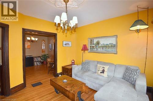 5 Chatham Street, Hamilton, ON - Indoor Photo Showing Living Room