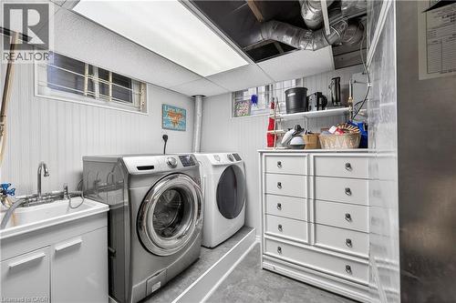 100 Ferndale Avenue, Hamilton, ON - Indoor Photo Showing Laundry Room