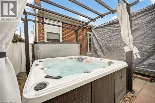 100 Ferndale Avenue, Hamilton, ON - Outdoor