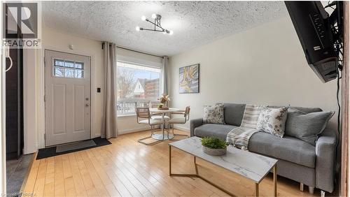 69 Lyons Avenue, Brantford, ON - Indoor Photo Showing Living Room
