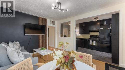 69 Lyons Avenue, Brantford, ON - Indoor Photo Showing Dining Room