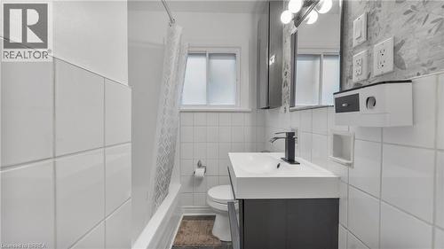 69 Lyons Avenue, Brantford, ON - Indoor Photo Showing Bathroom