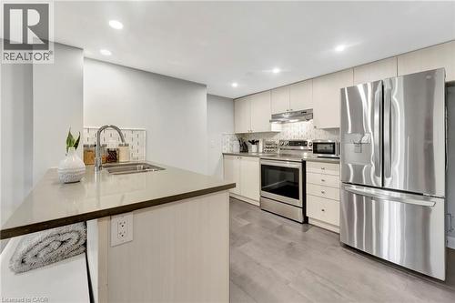 350 Fisher Mills Road Unit# 38, Cambridge, ON - Indoor Photo Showing Kitchen With Double Sink With Upgraded Kitchen
