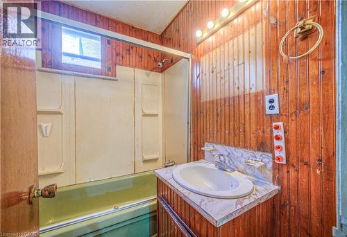 4 piece - 20 Beatty Avenue, Hamilton, ON - Indoor Photo Showing Bathroom