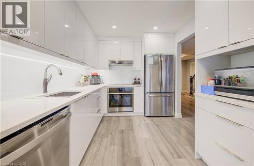 524 Windflower Crescent, Kitchener, ON - Indoor Photo Showing Kitchen With Upgraded Kitchen