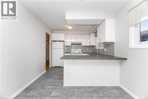 7 Maitland Avenue, Hamilton, ON - Indoor Photo Showing Kitchen