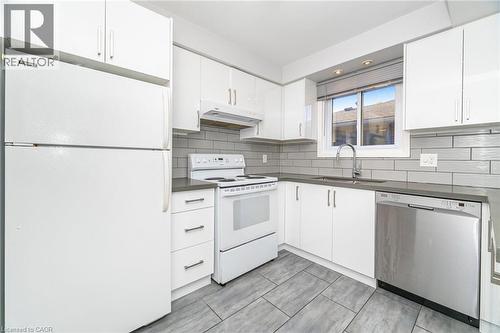 7 Maitland Avenue, Hamilton, ON - Indoor Photo Showing Kitchen