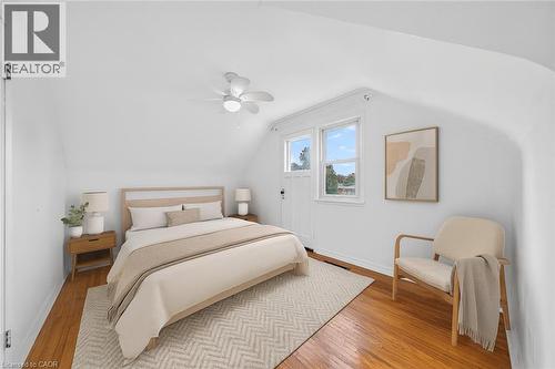 421 East 36Th Street, Hamilton, ON - Indoor Photo Showing Bedroom