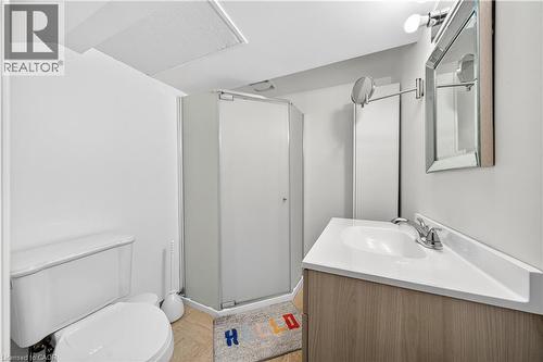 421 East 36Th Street, Hamilton, ON - Indoor Photo Showing Bathroom