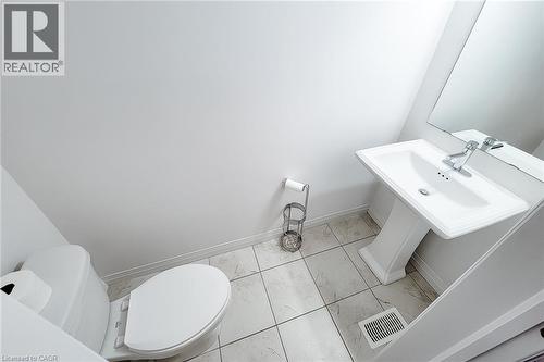 30 Times Square Boulevard Unit# 228, Stoney Creek, ON - Indoor Photo Showing Bathroom