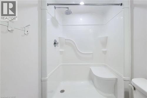 30 Times Square Boulevard Unit# 228, Stoney Creek, ON - Indoor Photo Showing Bathroom