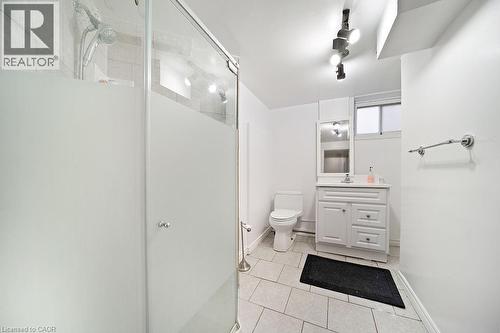 82 Whitney Avenue, Hamilton, ON - Indoor Photo Showing Bathroom