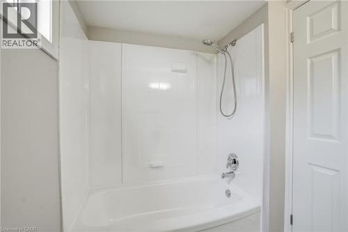 38 Coral Drive, Hamilton, ON - Indoor Photo Showing Bathroom