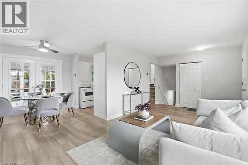 38 Coral Drive, Hamilton, ON - Indoor Photo Showing Living Room