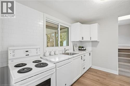 38 Coral Drive, Hamilton, ON - Indoor Photo Showing Kitchen