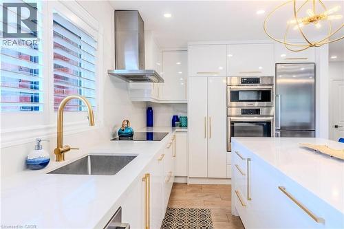 23 West Hampton Road, St. Catharines, ON - Indoor Photo Showing Kitchen With Upgraded Kitchen