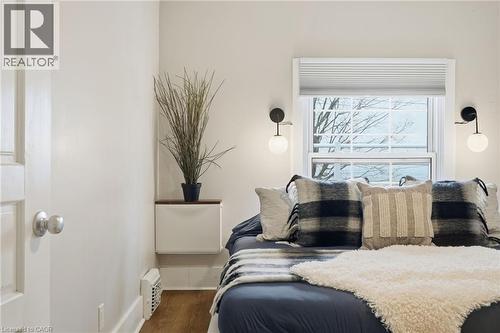 232 Mountain Park Avenue, Hamilton, ON - Indoor Photo Showing Bedroom