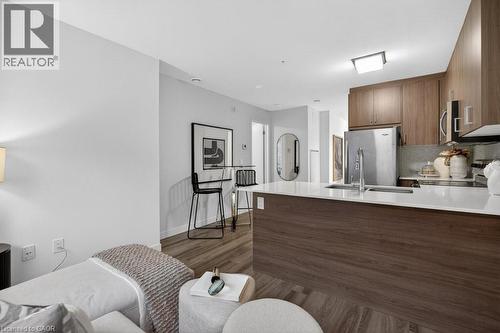 479 Charlton Avenue E Unit# 209, Hamilton, ON - Indoor Photo Showing Kitchen