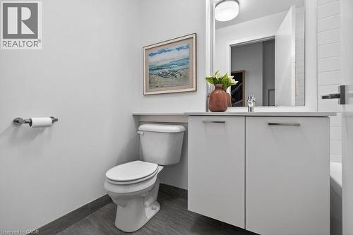 479 Charlton Avenue E Unit# 209, Hamilton, ON - Indoor Photo Showing Bathroom