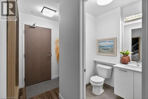 479 Charlton Avenue E Unit# 209, Hamilton, ON - Indoor Photo Showing Bathroom