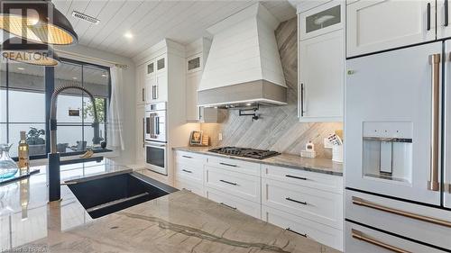 33 Cedar Drive, Turkey Point, ON - Indoor Photo Showing Kitchen With Upgraded Kitchen