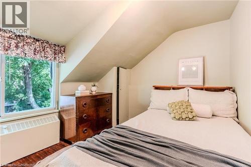 95 Paradise Road N, Hamilton, ON - Indoor Photo Showing Bedroom