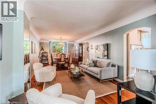 95 Paradise Road N, Hamilton, ON - Indoor Photo Showing Living Room