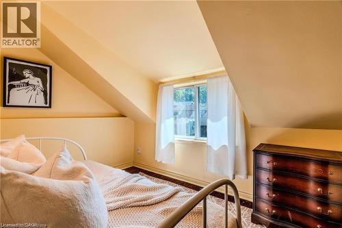 95 Paradise Road N, Hamilton, ON - Indoor Photo Showing Bedroom