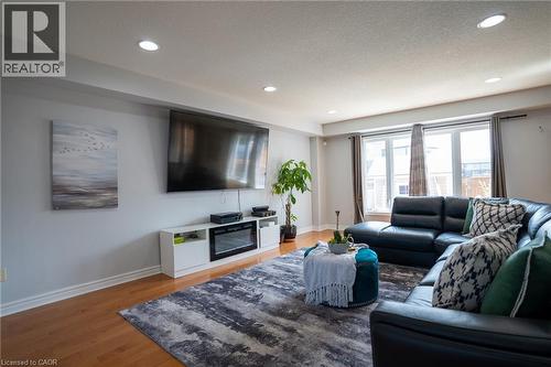 2427 Asima Drive, London, ON - Indoor Photo Showing Living Room
