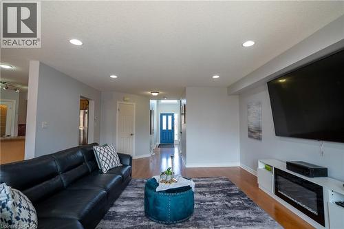 2427 Asima Drive, London, ON - Indoor Photo Showing Living Room