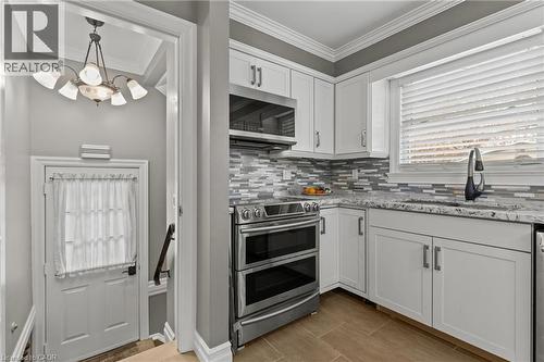35 Chantler Road, Welland, ON - Indoor Photo Showing Kitchen With Upgraded Kitchen