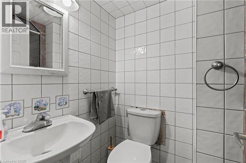35 Chantler Road, Welland, ON - Indoor Photo Showing Bathroom