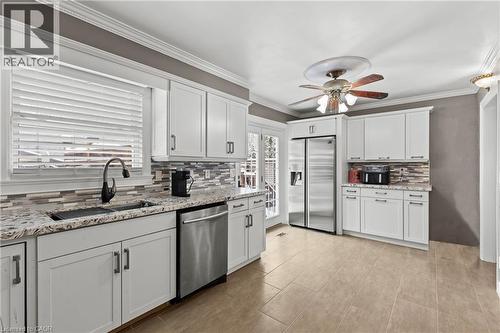 35 Chantler Road, Welland, ON - Indoor Photo Showing Kitchen With Upgraded Kitchen