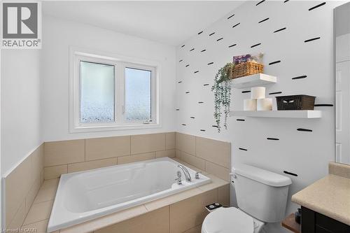 50 Kelso Drive, Caledonia, ON - Indoor Photo Showing Bathroom