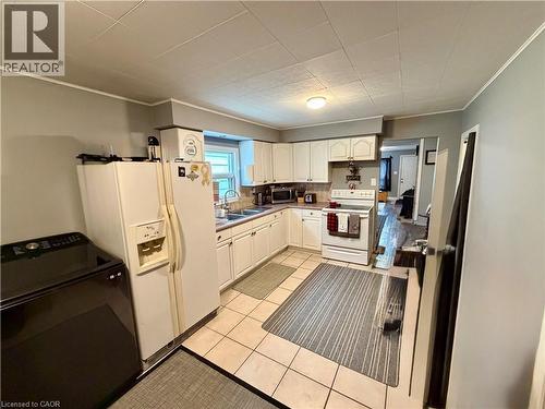 92 East 24Th Street, Hamilton, ON - Indoor Photo Showing Laundry Room