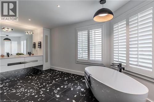 1400 Tamworth Court, Burlington, ON - Indoor Photo Showing Bathroom